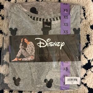 NWT Disney Mickey Character Ladies' 2-piece Lounge Set Sz XS NWT Grey & Black